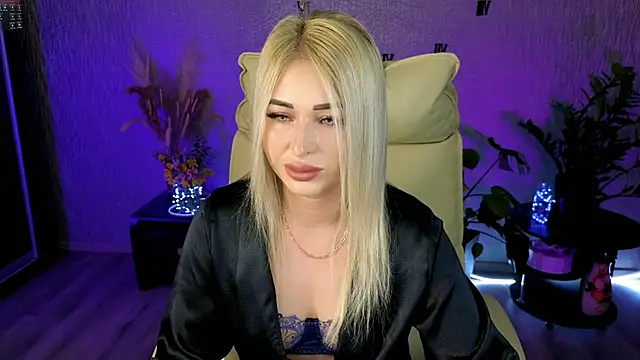 NikkiiStill online show from April 29, 11:22 pm