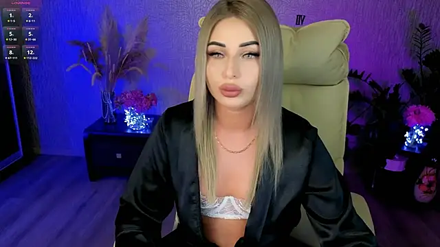 NikkiiStill online show from June 5, 9:09 pm