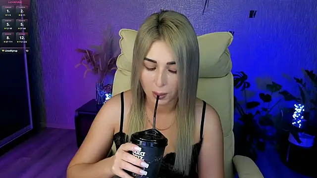 NikkiiStill online show from June 18, 12:33 am