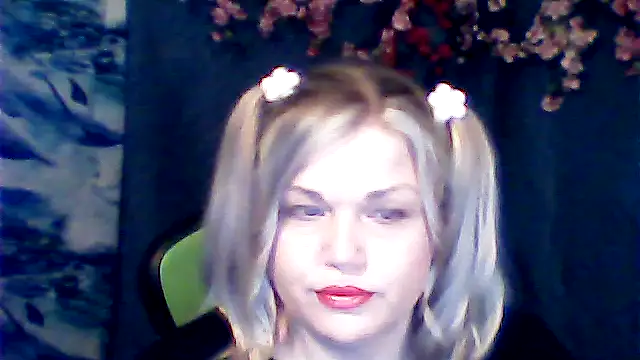 Snapshot of Nayvessa chatting on November 4, 12:15 pm Nayvessa online show from November 4, 12:15 pm