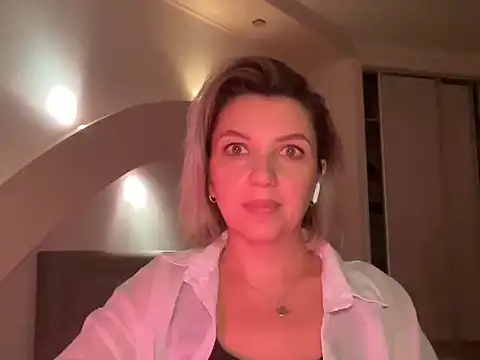 Snapshot of Fravelle chatting on November 1, 5:37 pm Fravelle online show from November 1, 5:37 pm