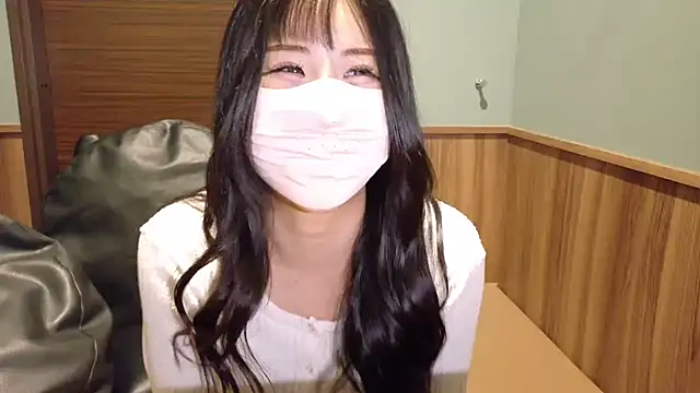 Snapshot of Ema-- chatting on November 4, 10:36 am Ema-- online show from November 4, 10:36 am