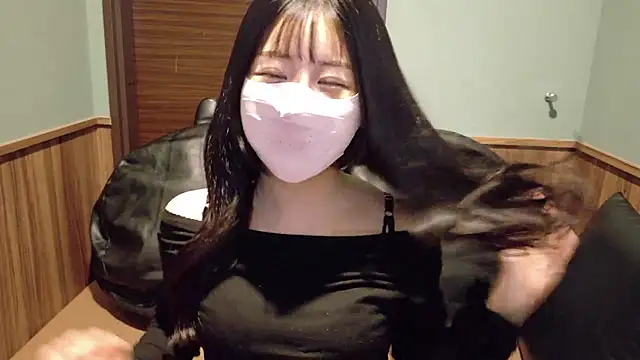 Snapshot of Ema-- chatting on November 10, 10:14 am Ema-- online show from November 10, 10:14 am