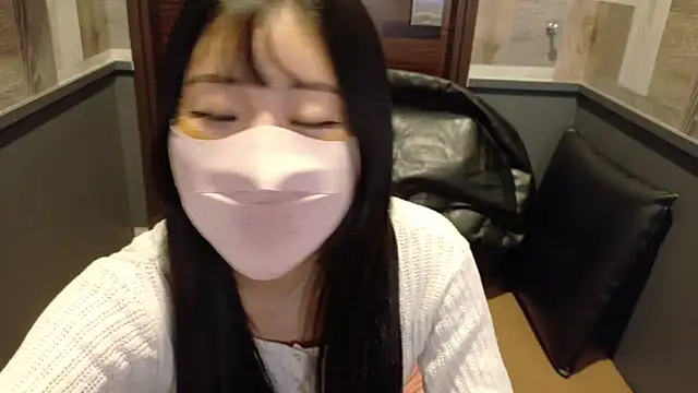 Snapshot of Ema-- chatting on November 12, 10:15 am Ema-- online show from November 12, 10:15 am