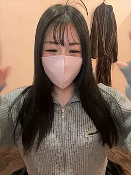 Snapshot of Ema-- chatting on November 20, 10:04 am Ema-- online show from November 20, 10:04 am