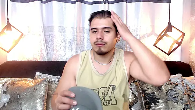 Snapshot of thiago_bos chatting on September 10, 11:32 am thiago bos online show from September 10, 11:32 am