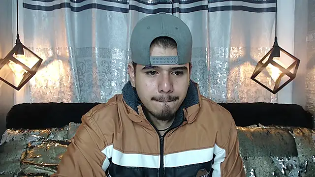 Snapshot of thiago_bos chatting on September 14, 11:42 am thiago bos online show from September 14, 11:42 am