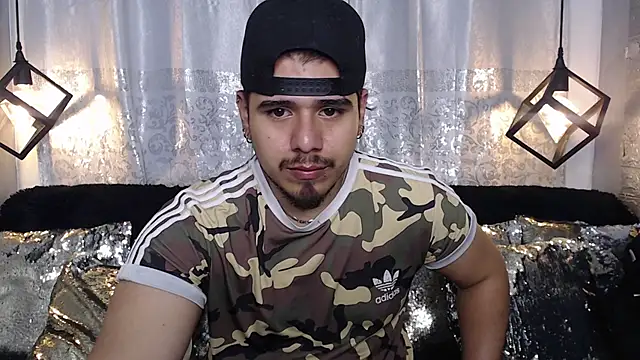 Snapshot of thiago_bos chatting on September 15, 11:43 am thiago bos online show from September 15, 11:43 am