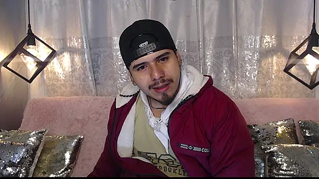 Snapshot of thiago_bos chatting on September 19, 11:22 am thiago bos online show from September 19, 11:22 am