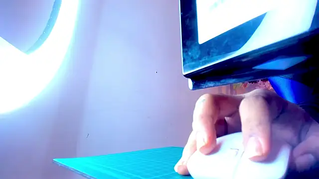 Snapshot of thiago_bos chatting on October 2, 11:39 am thiago bos online show from October 2, 11:39 am