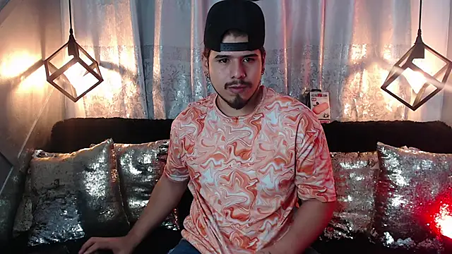 Snapshot of thiago_bos chatting on October 7, 10:34 am thiago bos online show from October 7, 10:34 am