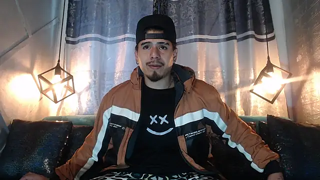 Snapshot of thiago_bos chatting on October 13, 1:11 pm thiago bos online show from October 13, 1:11 pm
