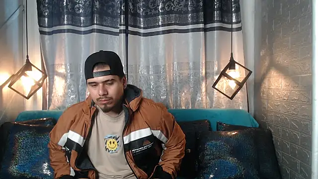 Snapshot of thiago_bos chatting on October 14, 11:22 am thiago bos online show from October 14, 11:22 am