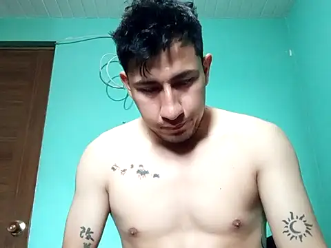 Snapshot of True_Di chatting on October 28, 9:50 pm True Di online show from October 28, 9:50 pm