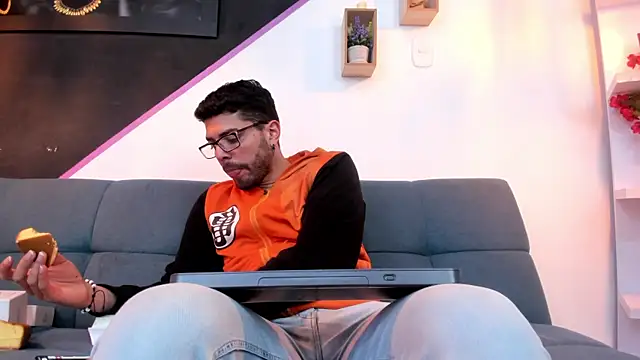 DanteWinter online show from October 3, 3:25 am