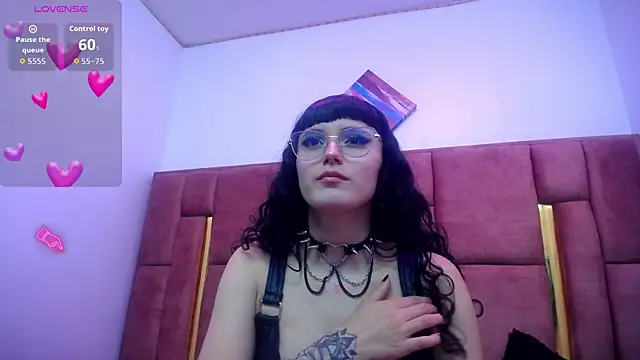 Snapshot of XBODTRIIPX chatting on September 24, 3:43 am XBODTRIIPX online show from September 24, 3:43 am