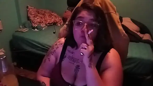 Snapshot of yxngboobs chatting on June 7, 1:32 am yxngboobs online show from June 7, 1:32 am