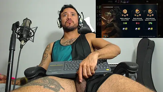 Snapshot of dereck_karter chatting on December 6, 10:41 pm dereck karter online show from December 6, 10:41 pm