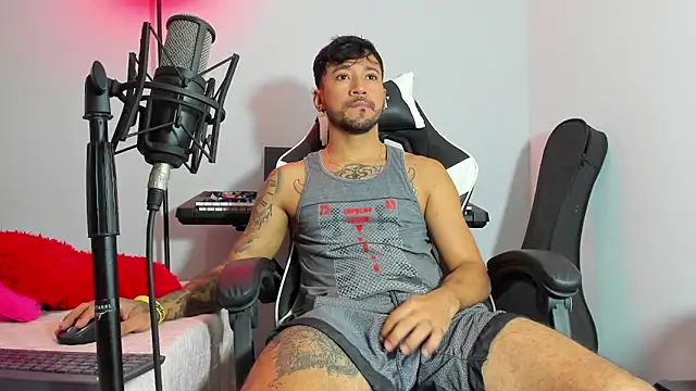 Snapshot of dereck_karter chatting on December 12, 11:36 pm dereck karter online show from December 12, 11:36 pm