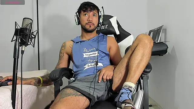 Snapshot of dereck_karter chatting on December 18, 2:38 pm dereck karter online show from December 18, 2:38 pm