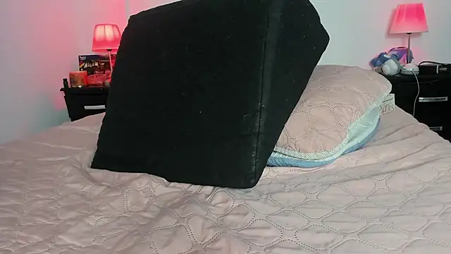 Snapshot of dereck_karter chatting on October 26, 1:28 pm dereck karter online show from October 26, 1:28 pm