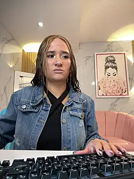 bella vibess s online show from July 25, 2:42 am
