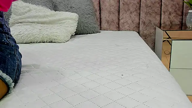 Ambeer fox  online show from March 4, 1:17 pm