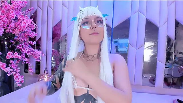 BizzyNoar online show from September 18, 9:17 pm