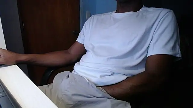 Snapshot of here_cumshot chatting on October 2, 3:24 am here cumshot online show from October 2, 3:24 am