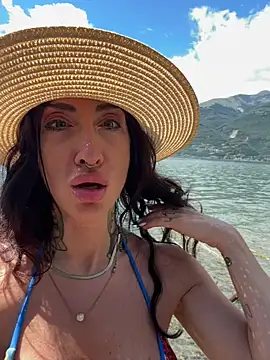 nikkaanderic online show from June 12, 1:21 pm