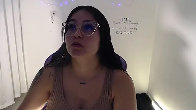 Snapshot of amberbakee chatting on June 2, 2:41 pm amberbakee online show from June 2, 2:41 pm