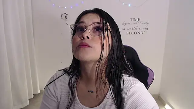 Snapshot of amberbakee chatting on June 11, 1:42 pm amberbakee online show from June 11, 1:42 pm