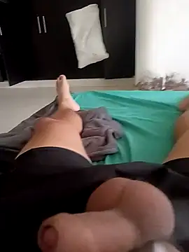 Snapshot of alejos81 chatting on October 19, 8:42 pm alejos81 online show from October 19, 8:42 pm