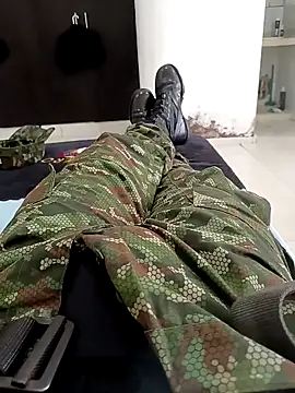 Snapshot of alejos81 chatting on December 18, 3:40 pm alejos81 online show from December 18, 3:40 pm