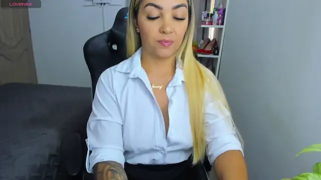 Snapshot of NicolPorto chatting on October 5, 11:52 am NicolPorto online show from October 5, 11:52 am