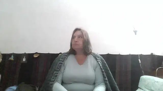 AnnaLive570 online show from May 10, 4:12 pm