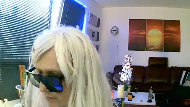 hellgirl1980 online show from November 25, 7:41 am