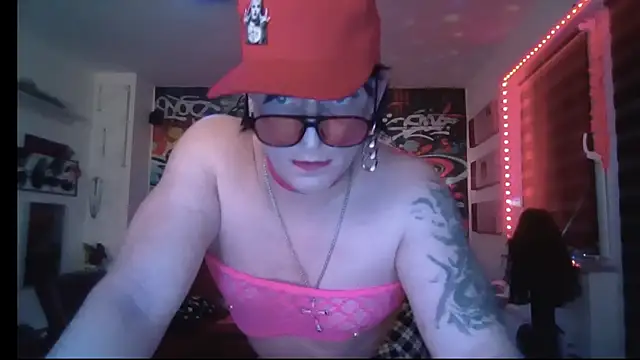 hellgirl1980 online show from May 18, 12:29 am