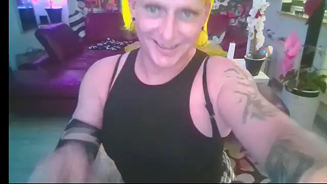 hellgirl1980 online show from June 30, 5:14 pm