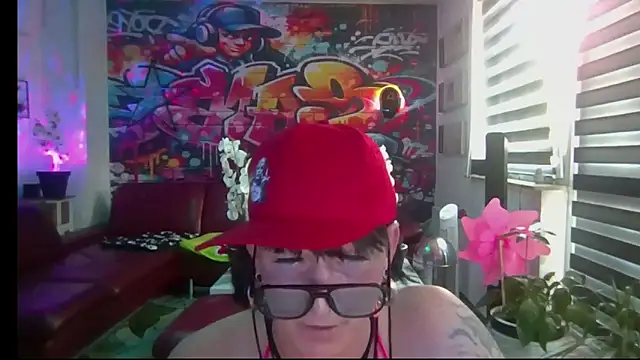 hellgirl1980 online show from July 3, 11:27 am