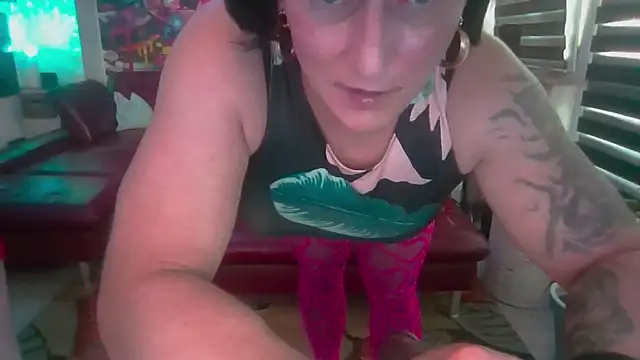 hellgirl1980 online show from July 16, 5:02 am
