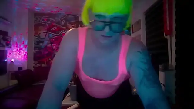 hellgirl1980 online show from July 17, 9:08 pm