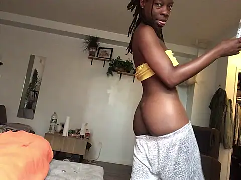 Snapshot of littyleesh1 chatting on July 30, 1:10 pm littyleesh1 online show from July 30, 1:10 pm