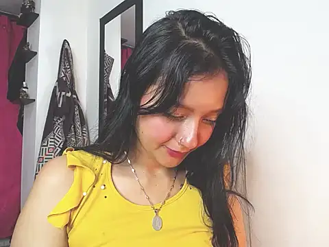 Snapshot of charlottekiss99 chatting on December 15, 1:43 am charlottekiss99 online show from December 15, 1:43 am