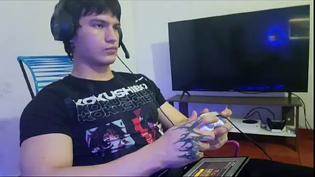 ErickWalton online show from October 29, 5:31 am