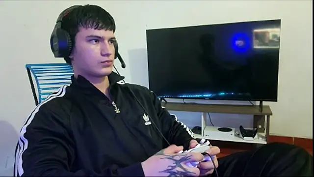 ErickWalton online show from November 5, 5:29 am