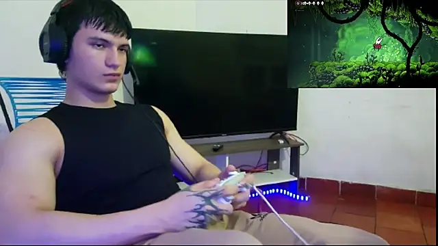 ErickWalton online show from November 12, 5:19 am