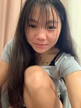 Emlyly-18 online show from October 13, 1:27 am