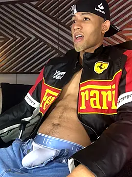 Snapshot of B_Wild chatting on October 23, 4:12 am B Wild online show from October 23, 4:12 am