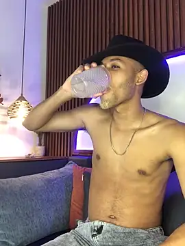 Snapshot of B_Wild chatting on November 4, 4:00 am B Wild online show from November 4, 4:00 am